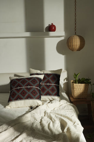 ZO CUSHION - BLACK AND RED