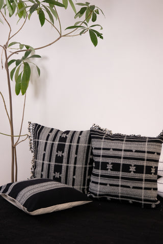 GEHRO TASSELED CUSHION- MONOCHROME