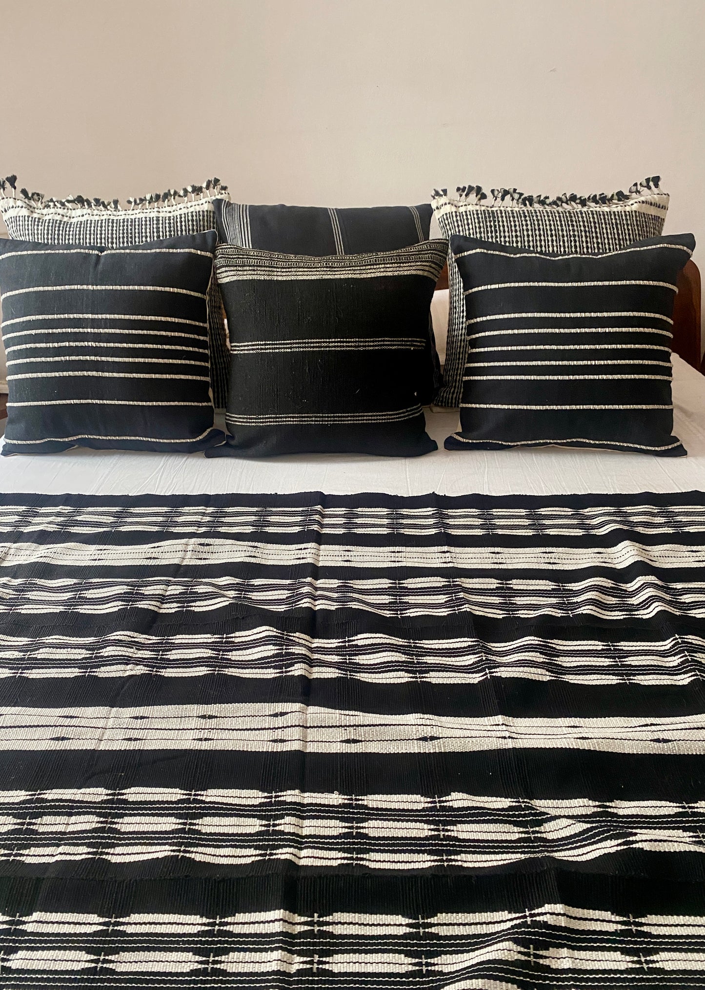 NAIN HANDWOVEN THROW - MONOCHROME